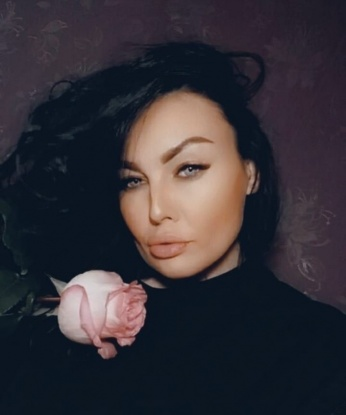 Живу в Москве. Мои услуги превосходят все ожидания: от ласкового классического массажа до умелого стриптиза. Я знаю, как наполнить нашу встречу страстью и желанием. У меня длинные ножки, упругая грудь и губы, вызывающие желание. Смотрите мои фото и прочитайте отзывы - они говорят сами за себя. 🌟 Обещаю вам незабываемое время в Москве. Не откладывайте свое удовольствие на завтра, напишите мне сейчас! 💋 Евгеша